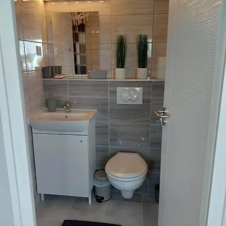 Juci Dream Apartman, Aranypart,
