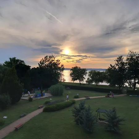 Juci Dream Apartman, Aranypart,